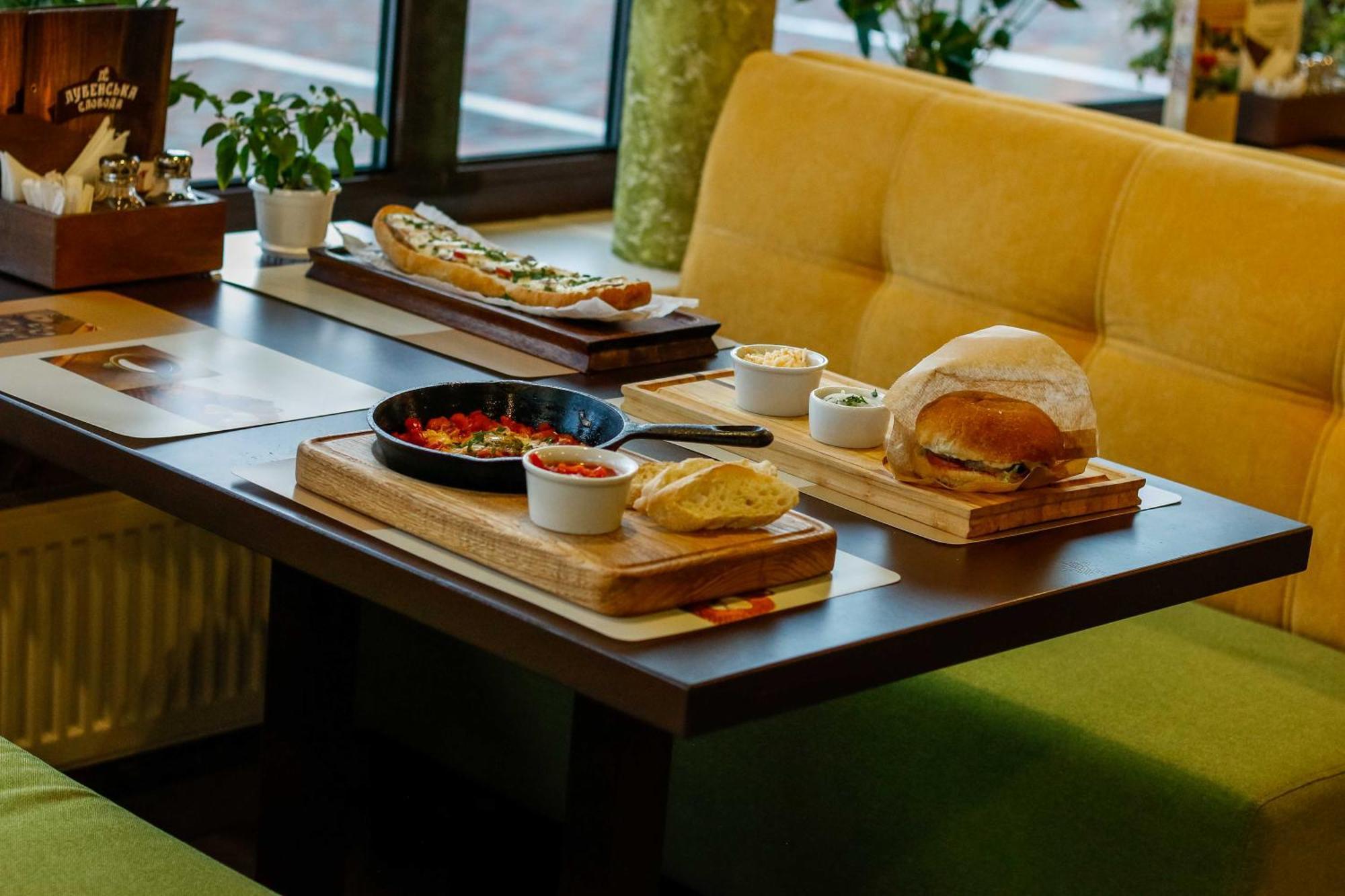 Hotel Lubenska Sloboda Olshanka Екстериор снимка
