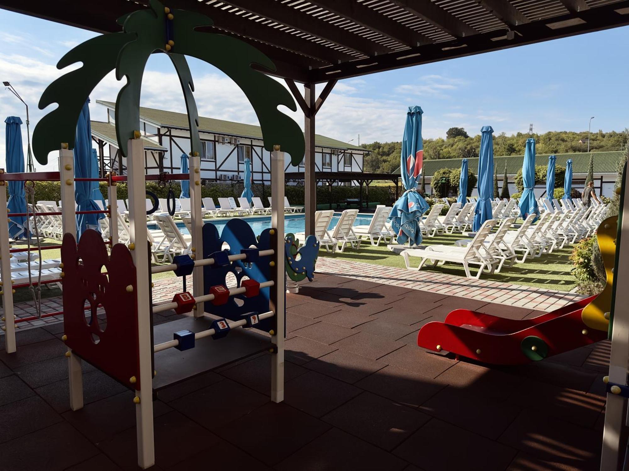 Hotel Lubenska Sloboda Olshanka Екстериор снимка