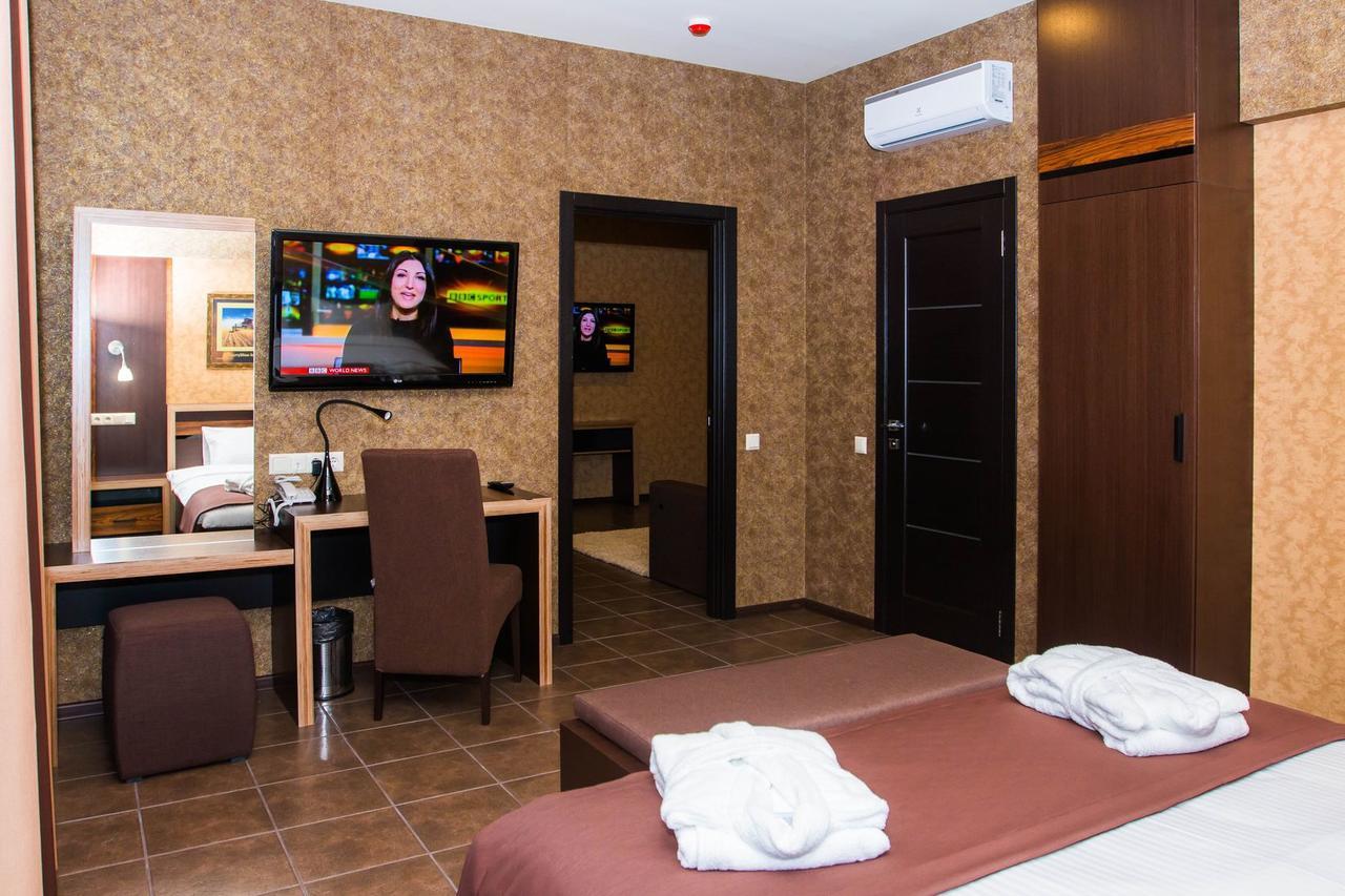 Hotel Lubenska Sloboda Olshanka Екстериор снимка