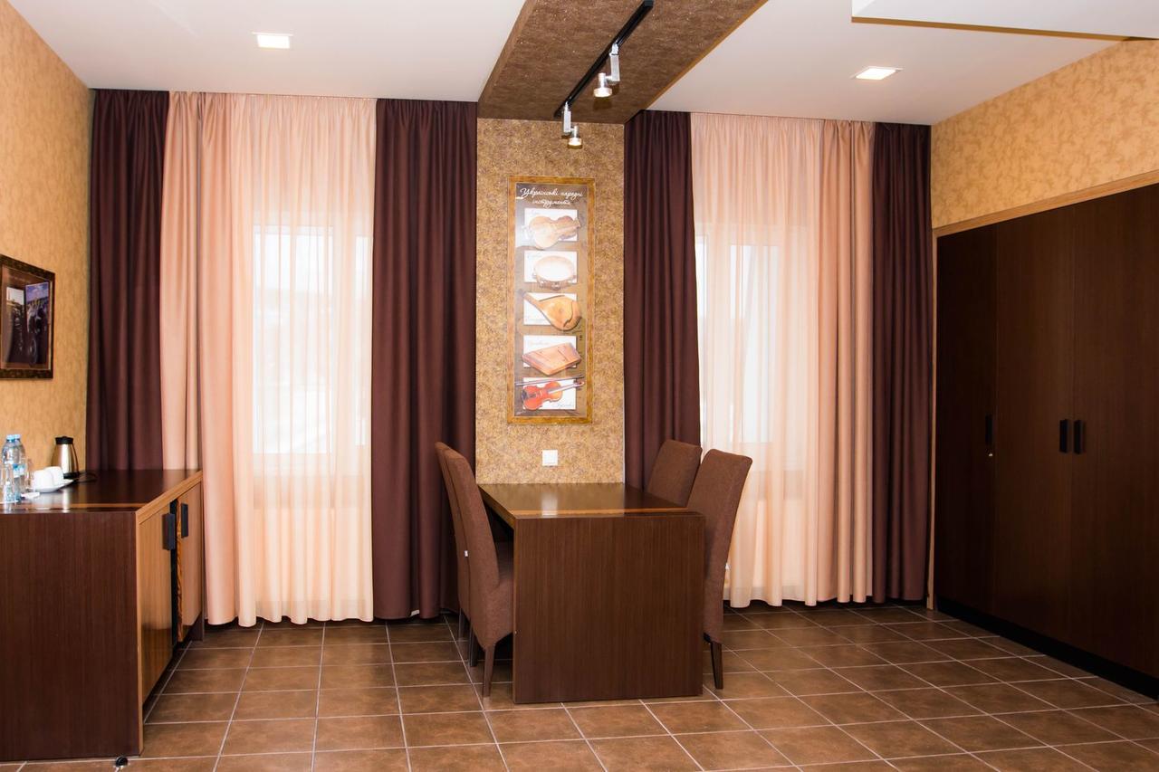 Hotel Lubenska Sloboda Olshanka Екстериор снимка